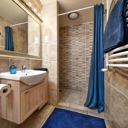 Charles Centre Apartment
